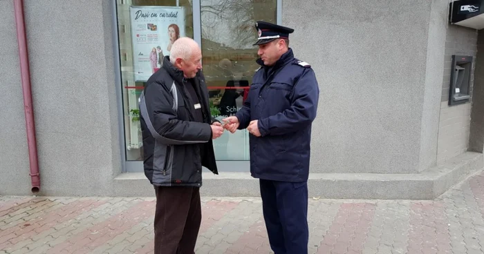Bărbatul a mărturisit că a întâmpinat dificultăţi la extragerea sumei de bani, în final renunţând, fără să-şi dea seama că operaţiunea a fost efectuată FOTO: ISU Olt