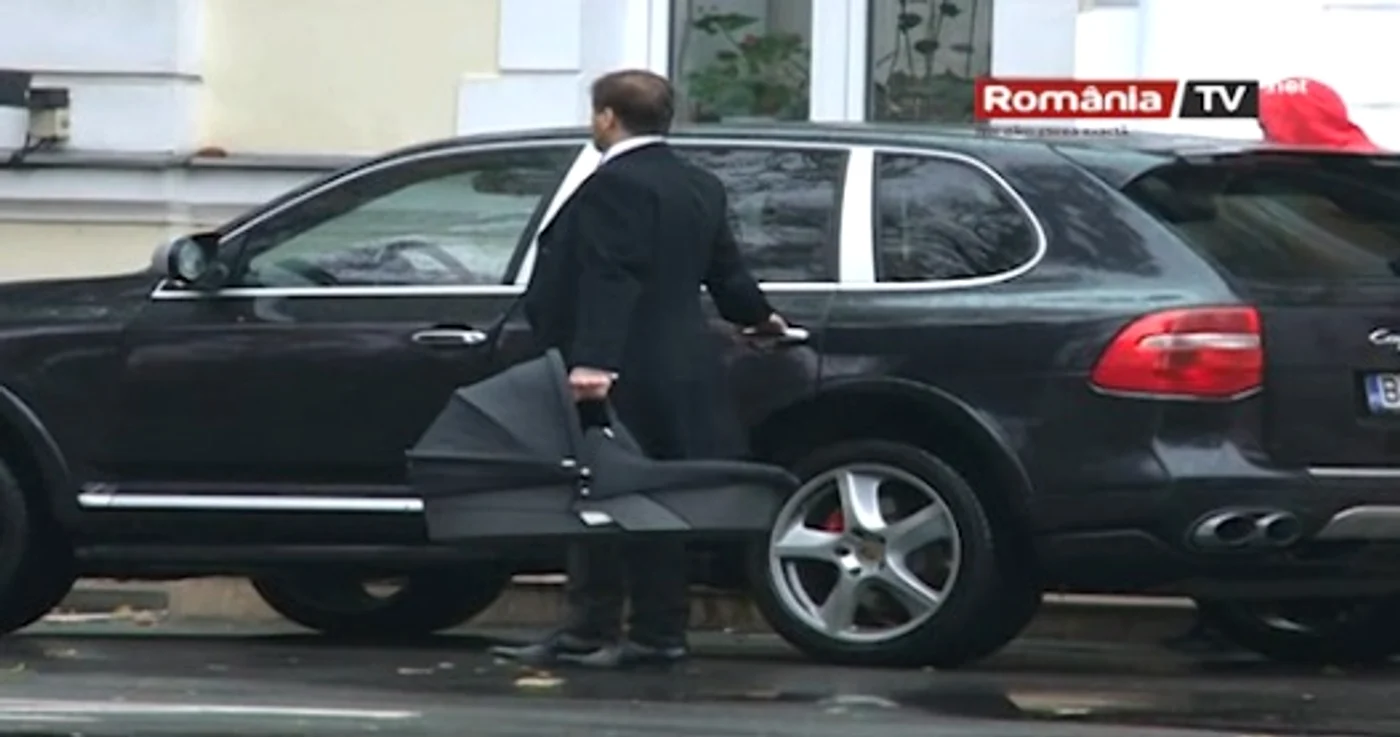 Radu Pricopie a venit la maternitate îmbrăcat la patru ace