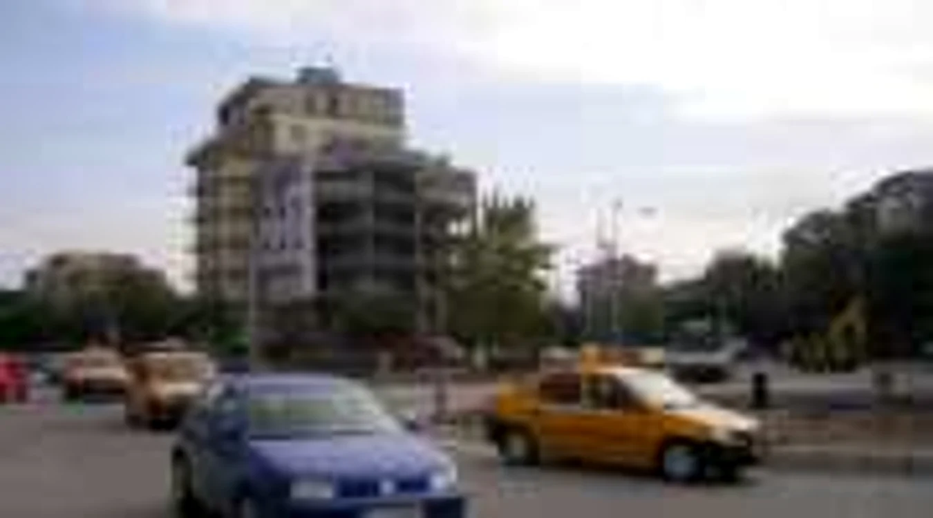 Craiova: Ameţiţi de giratoriile de pe Carol