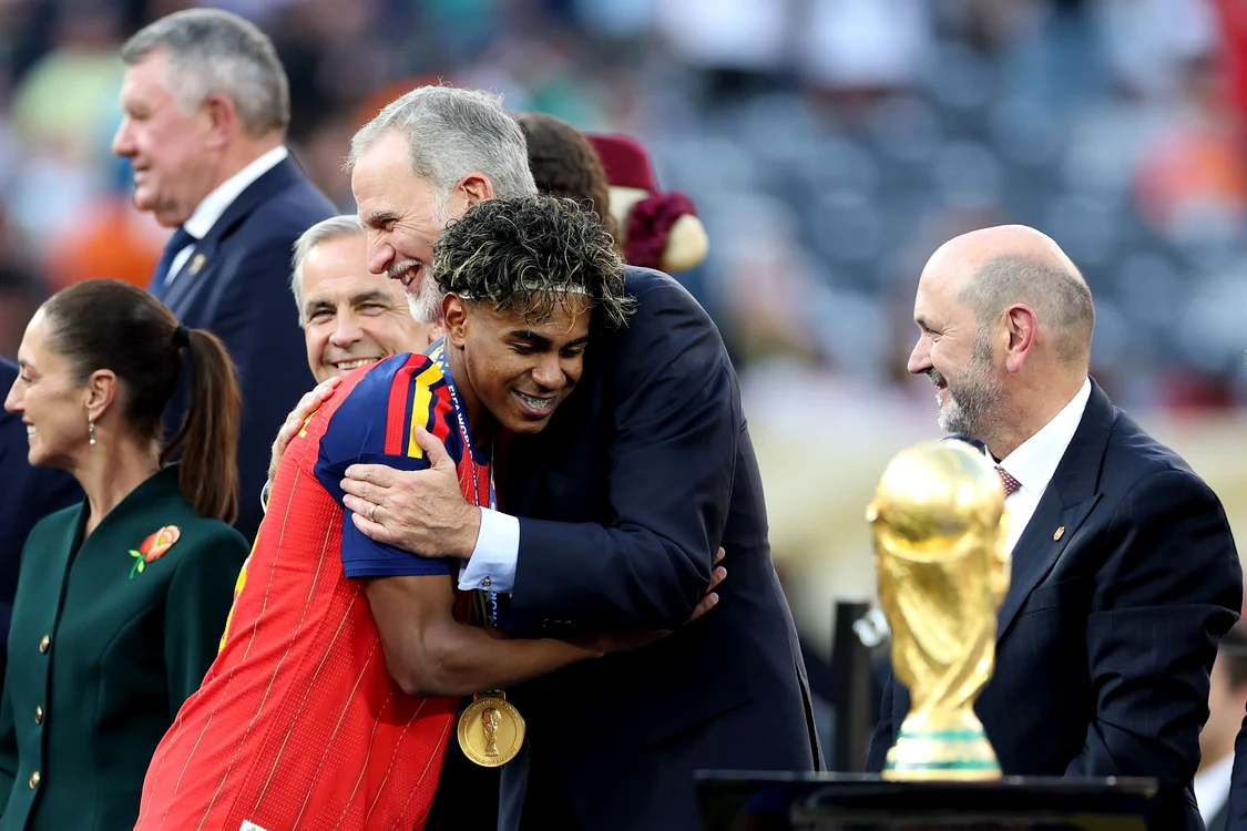 Regele Felipe și Lamine Yamal GettyImages 2286811704 jpg