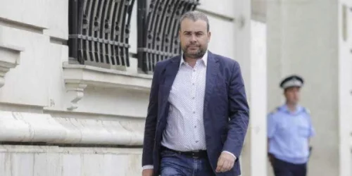 Darius Vâlcov este acuzat de luare de mită şi trafic de influenţă