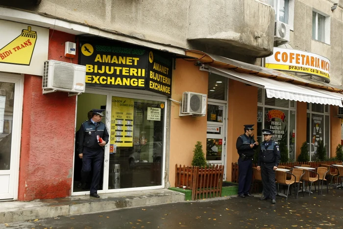 
    Casa de amanet a fost jefuită la ora prânzului  