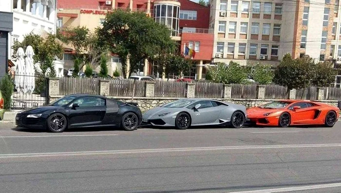 Cele trei maşini de lux au fost fotografiate pe o stradă Tg. Jiu Foto: Folie Auto LLumar by FxAuto.ro.