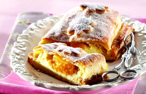 strudel cu caise jpeg