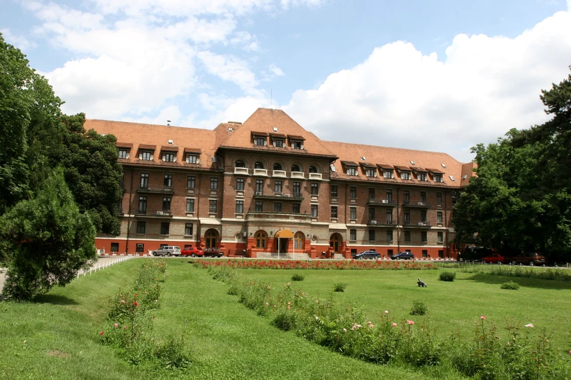 DNA şi Ministerul Justiţiei vor să se mute în Hotelul Triumf, aflat în centrul Capitalei