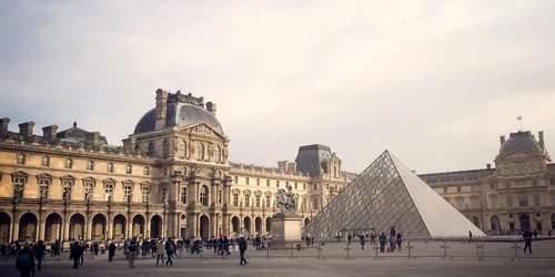 Muzeul Luvru din Paris (foto: Pixabay)