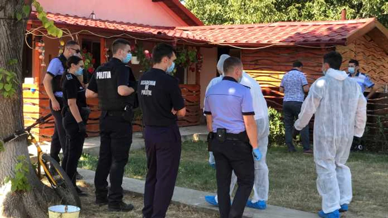 
    Polițiștii au demarat o anchetă la Dorohoi pentru a cerceta împrejurările scandalului soldat cu moartea femeii  
