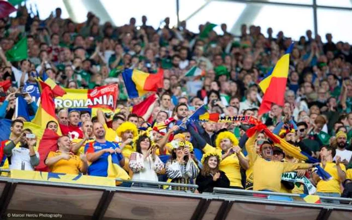 Fanii susţin România