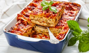 Lasagna cu tofu si ciuperci  Sursa foto shutterstock 1824431093 jpg