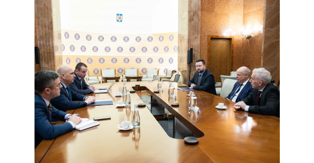 Un gigant al turismului intră oficial pe piața din România: Bolojan, discuții cu CEO-ul companiei