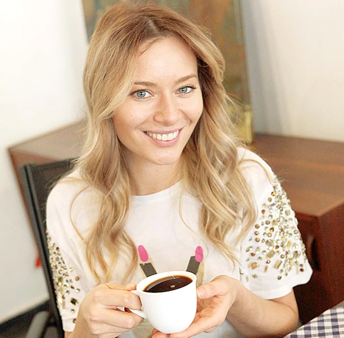 
    Vedeta este, de curând, imaginea unei mărci de cafeaFoto: Sever Gheorghe  