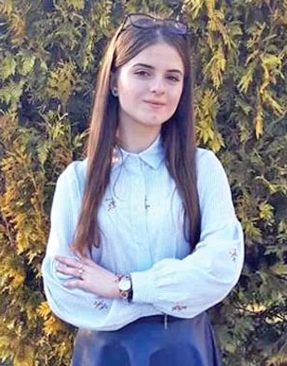 Alexandra  Măceșanu, 15 ani