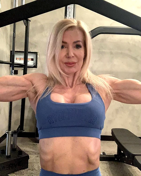 Maxwell continuă să aibă un stil de viață activ