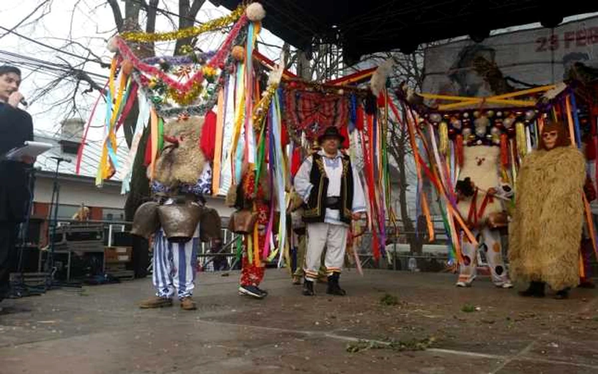 Mascaţii de la Păuneşti, pe scena Festivalului de la Brăneşti
