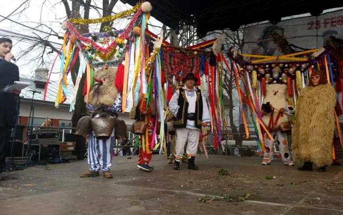 Mascaţii de la Păuneşti, pe scena Festivalului de la Brăneşti