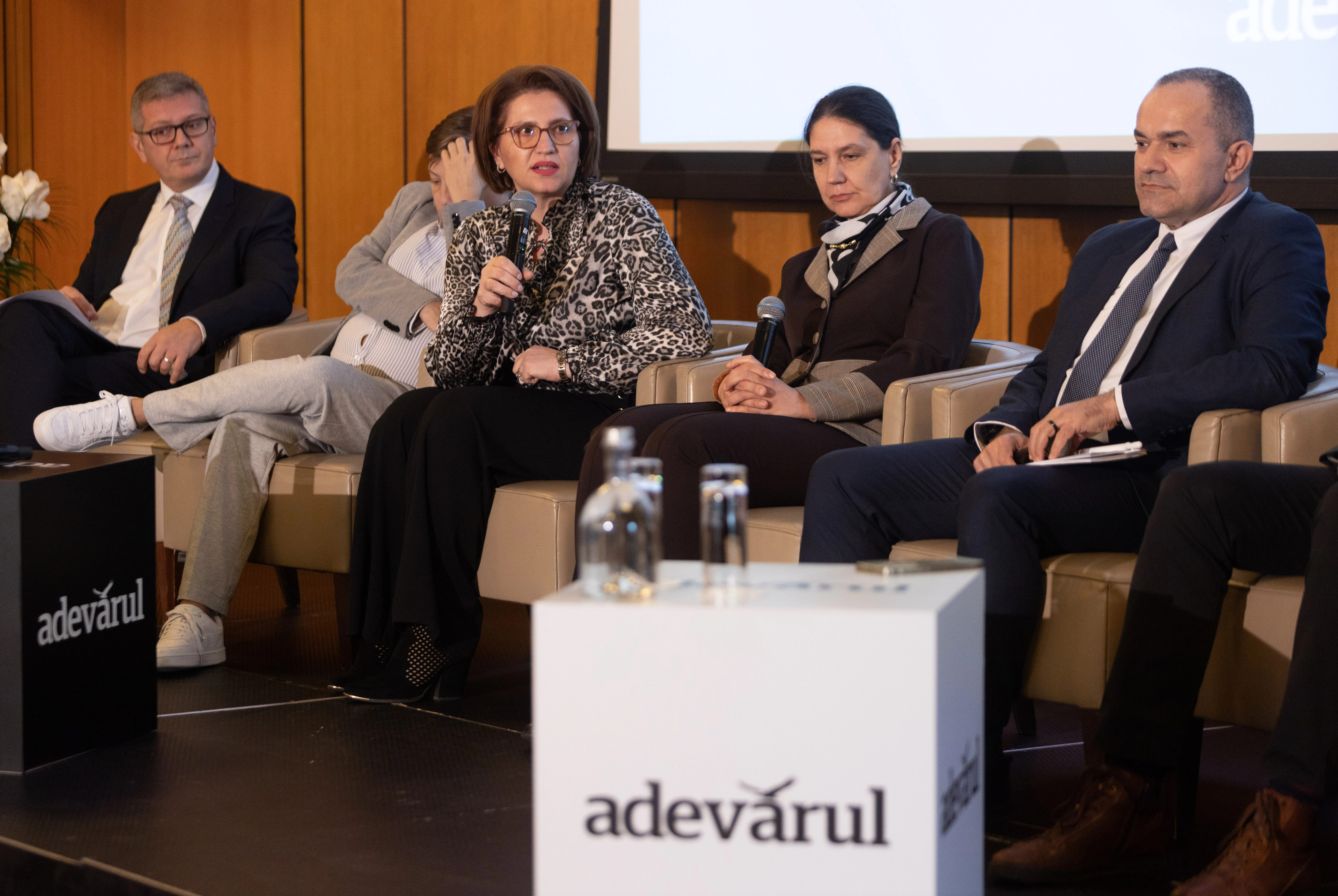 Criză de personal în spitalele mici: de ce medicii tineri aleg marile centre. Adrian Marinescu: „Trebuie convinși prin condiții mai bune de trai”