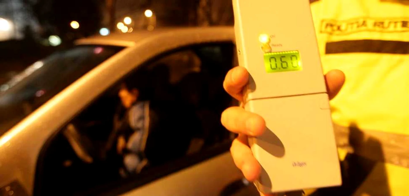 Alcooltestul arată că şoferul a băut înainte de a se urca la volan. 