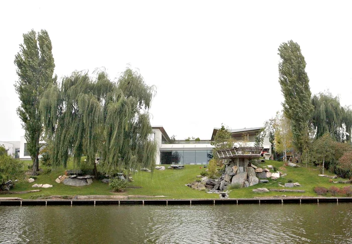 În 2010, vila a fost  scoasă la vânzare pentru  6,5 milioane de euro