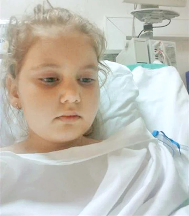 August 2013. Fetiţa, pe vremea când era internată în spital