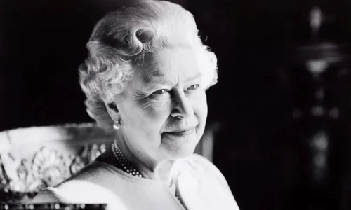 Regina alb negru PNG