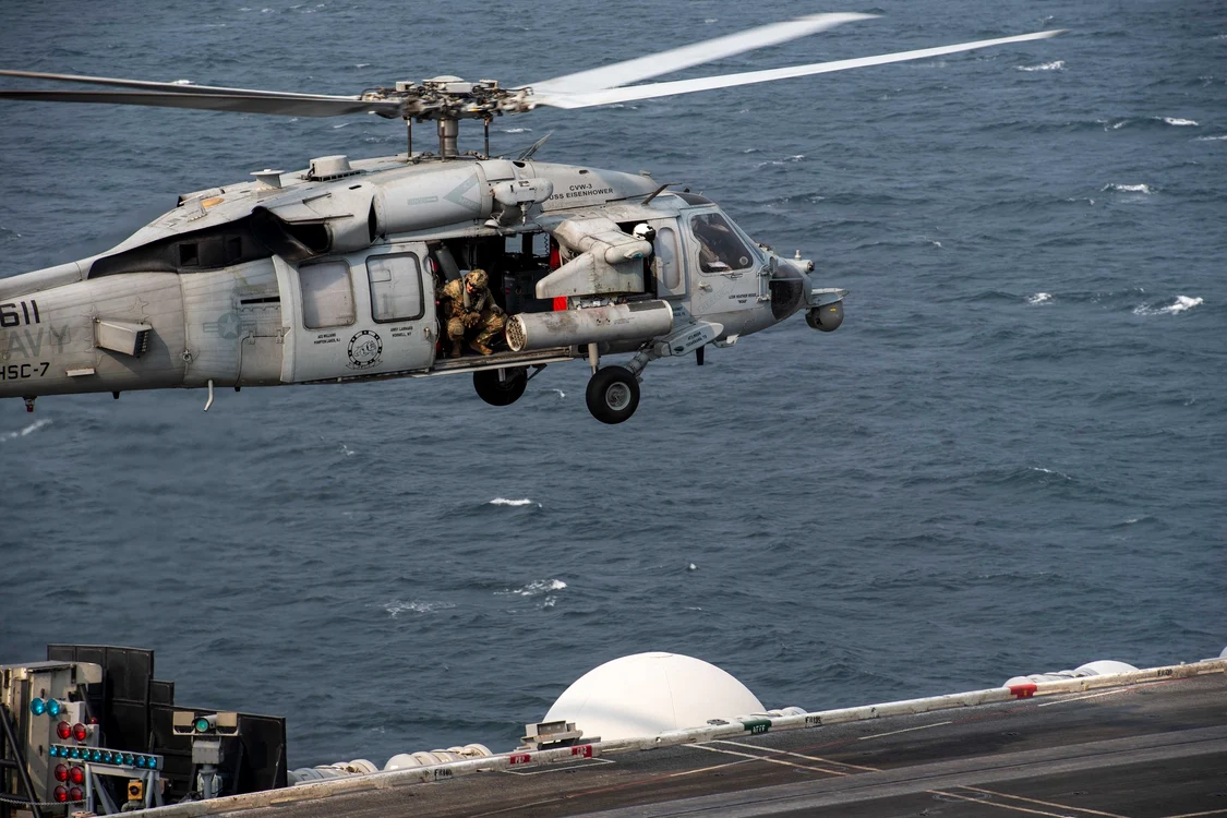 FOTO USS Dwight D. Eisenhower (CVN 69)/Facebook