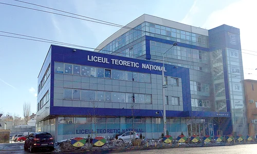 Maximus şi Eduard au început şcoala la Liceul Teoretic Naţional jpeg