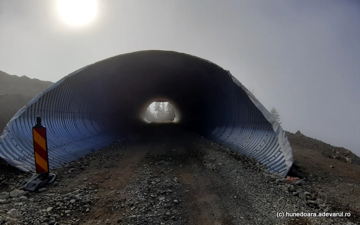 Tunel din Masivul Parâng. Foto: Daniel Guţă. ADEVĂRUL