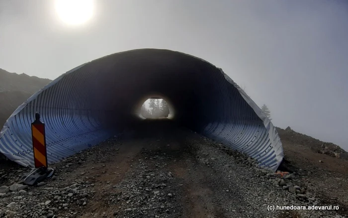 Tunel din Masivul Parâng. Foto: Daniel Guţă. ADEVĂRUL