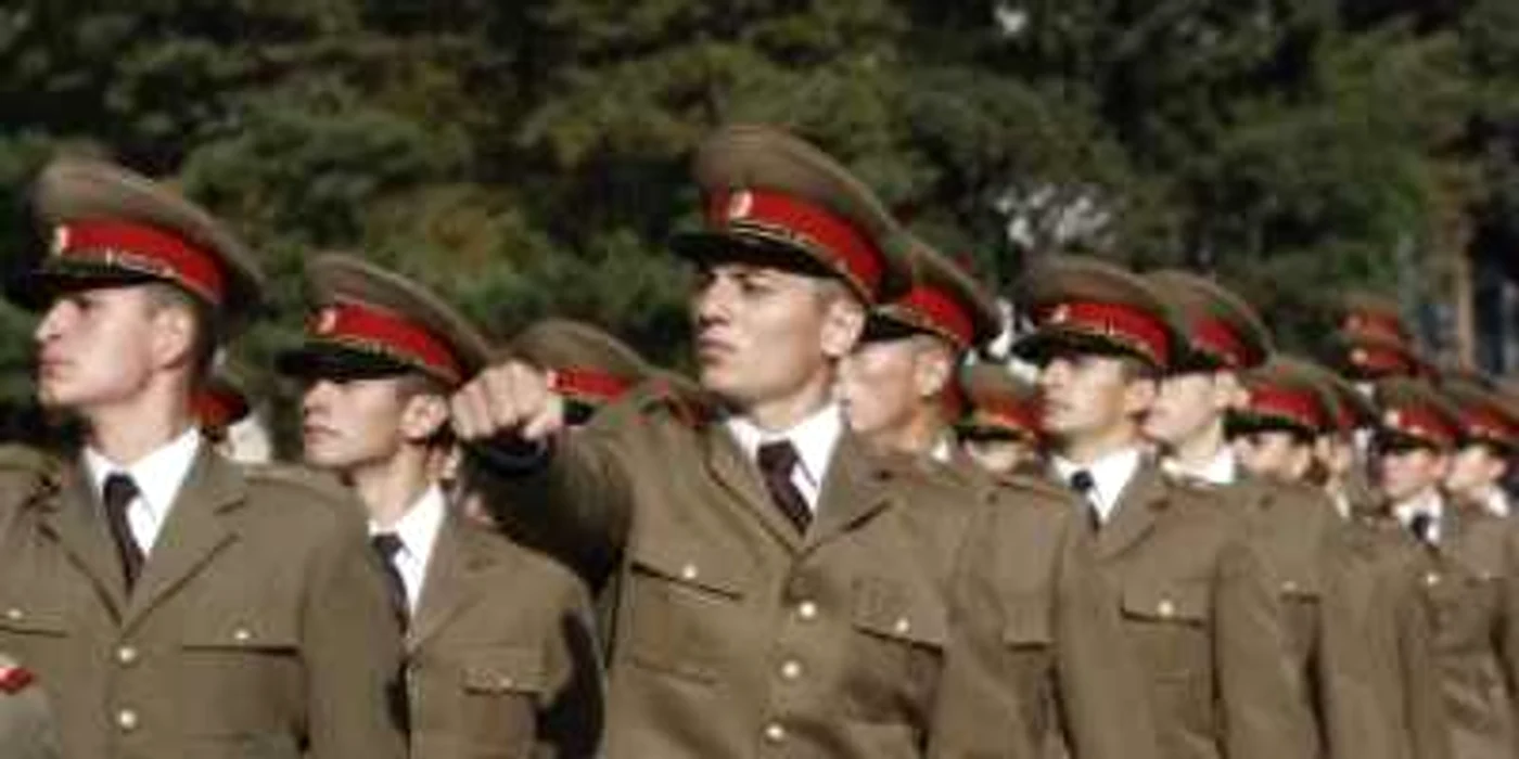 Sibiu: Militarii au dat startul deschiderilor universitare