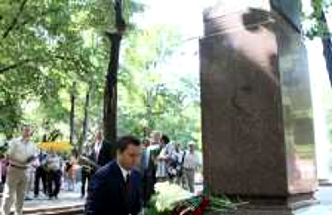 Premierul Vlad Filat, la bustul lui Mihai Eminescu