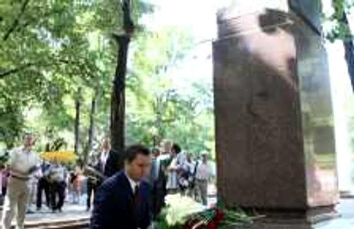 Premierul Vlad Filat, la bustul lui Mihai Eminescu