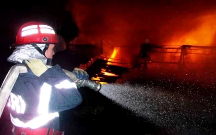 Pompierii au gasit trupul carbonizat al batranului FOTO arhiva Adevarul