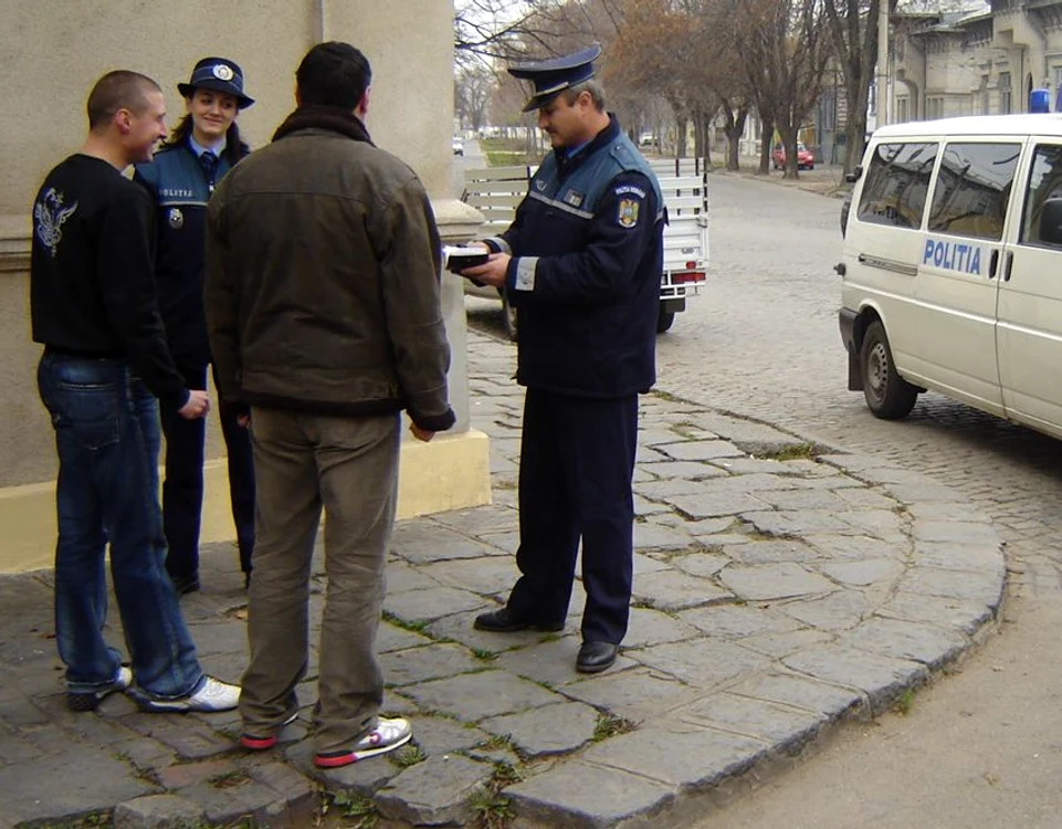 Brăila: Poliţiştii fac de serviciu pe lângă şcoli