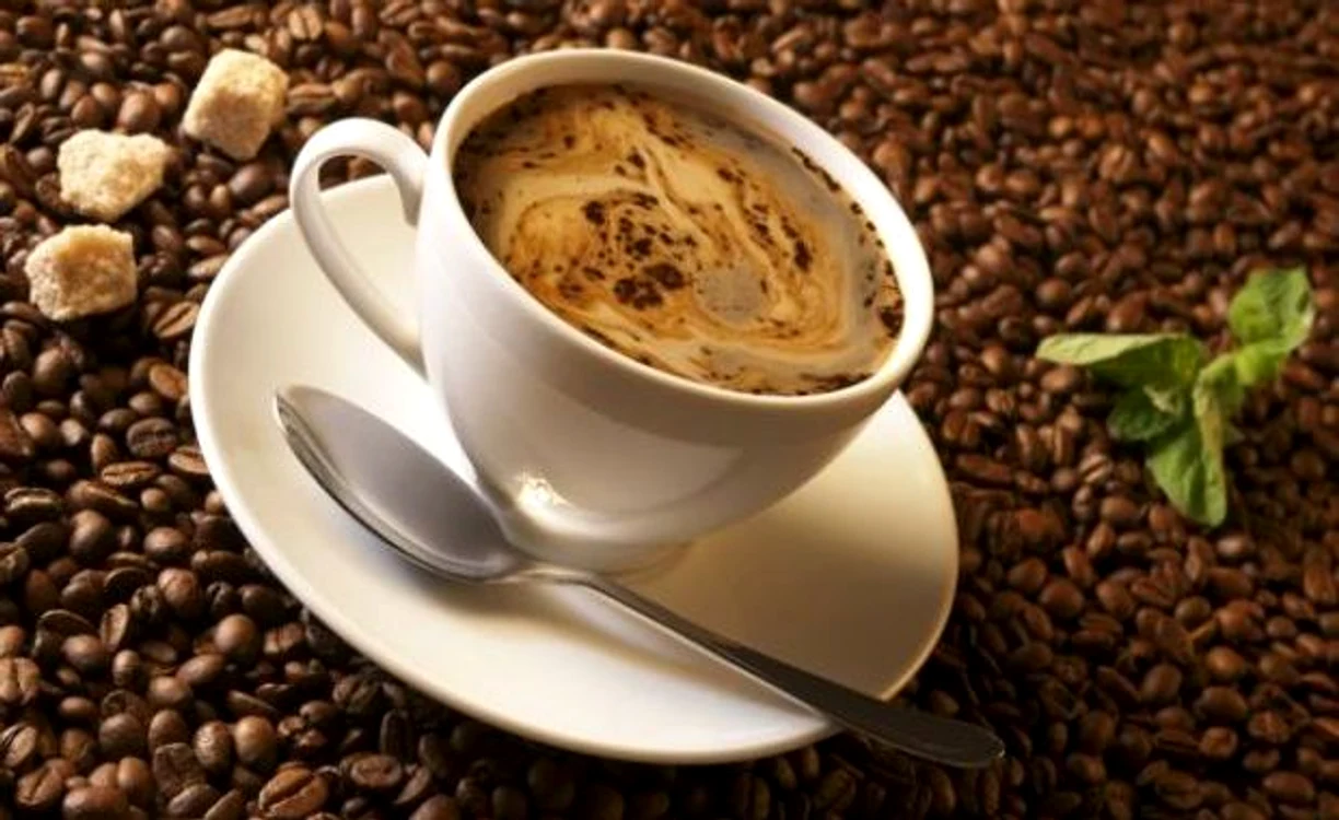 
    O ceaşcă de cafea ne poate menţine treji mai mult decât ne-am dori  