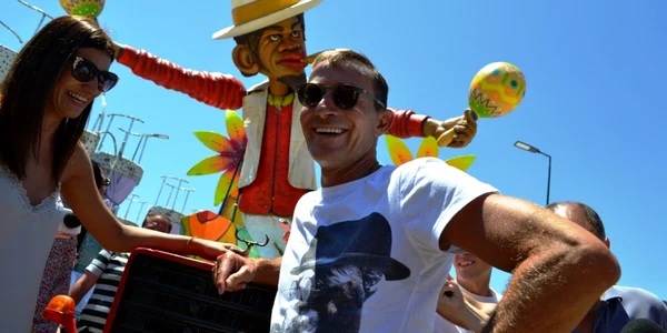 Radu Mazăre inspectează carele alegorice pentru Carnavalul Mamaia 2014 Foto Adrian Boioglu