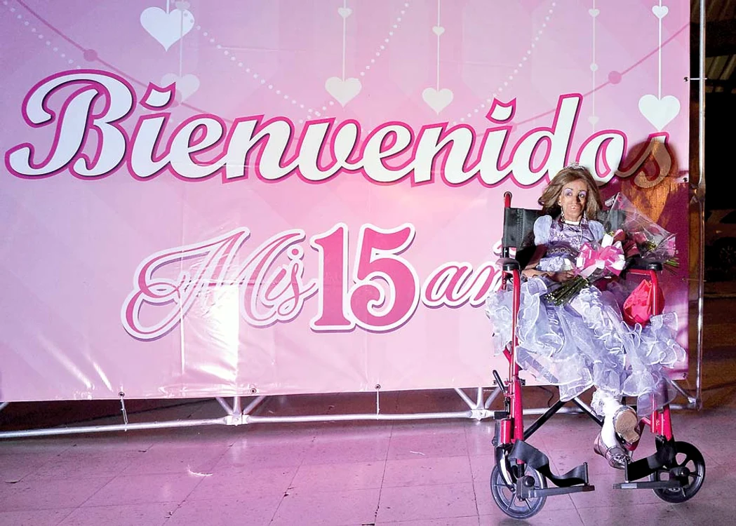 
    Magali Sierra suferă de  “progeria”, o boală care a  îmbătrânit-o prematur. Deşi  fata are 15 ani, arată de 90Foto: AFP/Getty Images  
