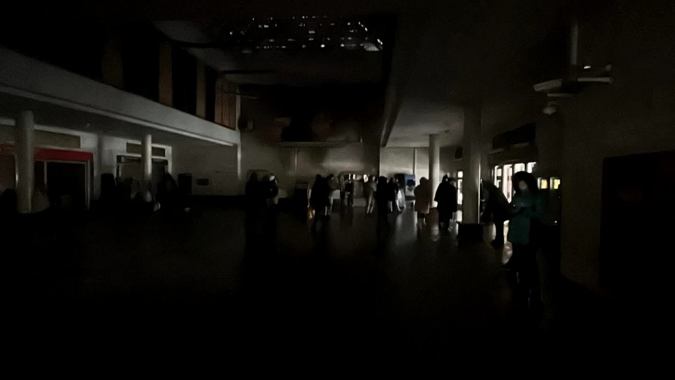 Metroul a fost temporar suspendat din cauza penei de curent FOTO X / Maria Avdeeva @maria_avdv