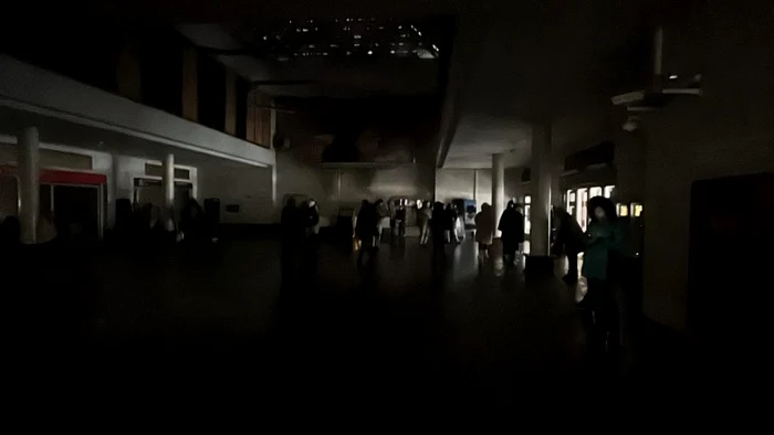 Metroul a fost temporar suspendat din cauza penei de curent FOTO X / Maria Avdeeva @maria_avdv