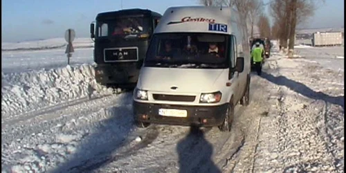 Prima zăpadă căzută în Neamț a dat deja de furcă șoferilor, foto: Arhivă Adevărul