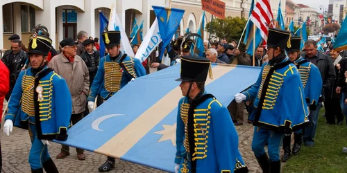 Drapelul secuiesc a încins spiritele între Bucureşti şi Budapesta FOTO