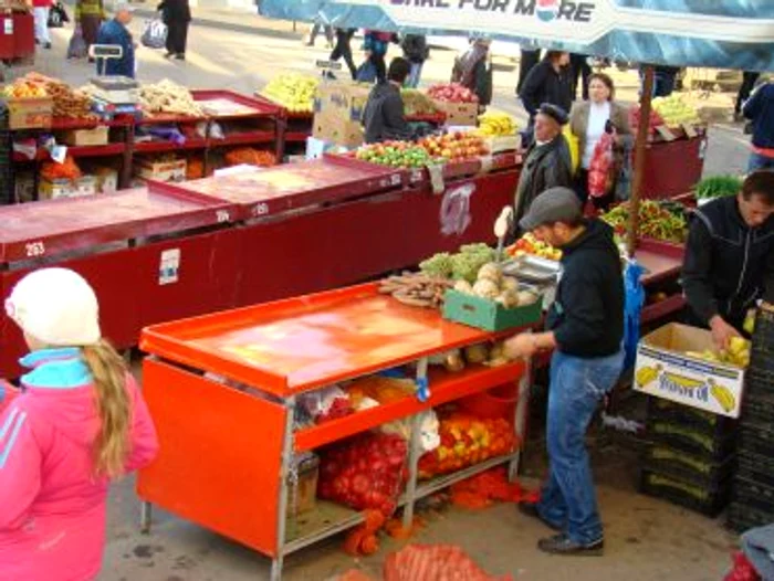 Botoşani: Piaţa Centrală este mai săracă în produse alimentare (GALERIE FOTO)