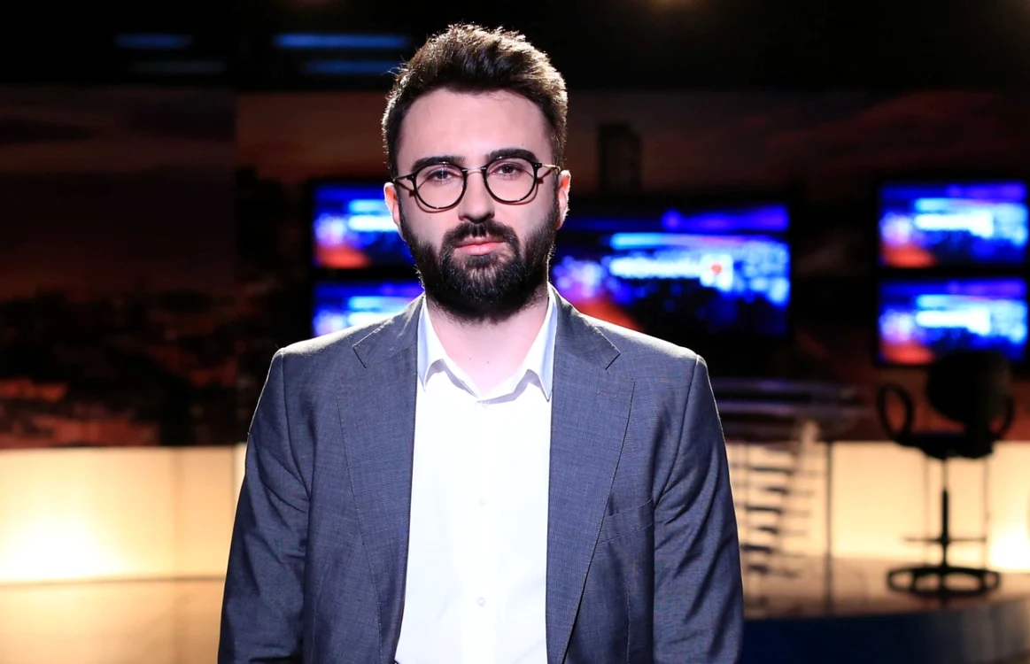 Ionuţ Cristache se mută cu talk show-ul mai devreme FOTO TVR 1