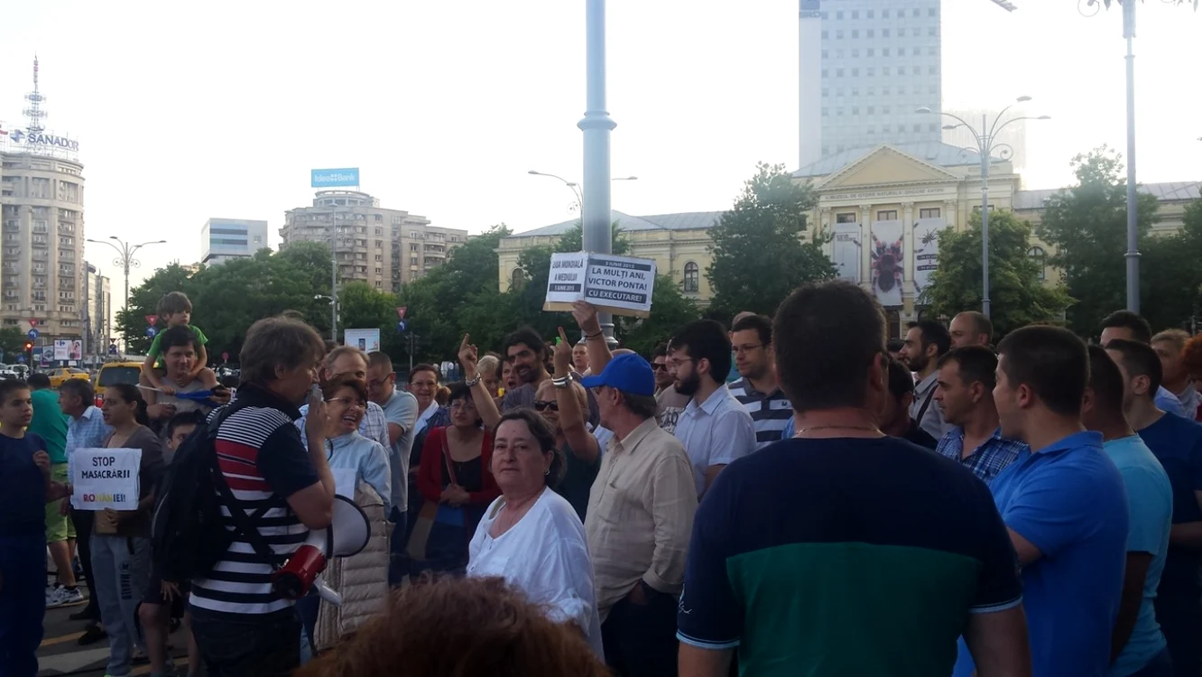 Protest împotriva lui Victor Ponta în Piaţa Victoriei