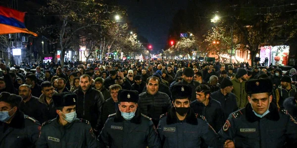 Suporteri ai premierului armean Nikol Pasinian reuniti la Erevan FOTO EPA-EFE