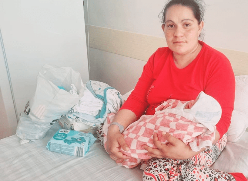 Record imbatabil stabilit de o mămică de 32 de ani din Neamţ. Are nouă copii, toţi flăcăi