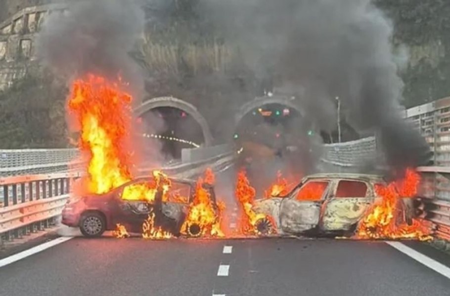 Tunelul groazei: atac în stil mafiot cu explozii și mașini în flăcări, pe o autostradă din Italia. Anchetatorii suspectează o organizație criminală 