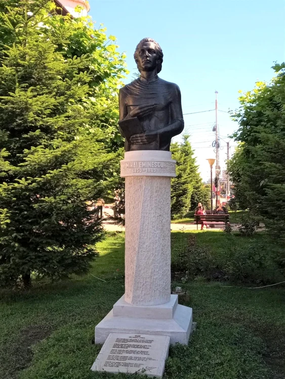 eminescu bust paul popescu