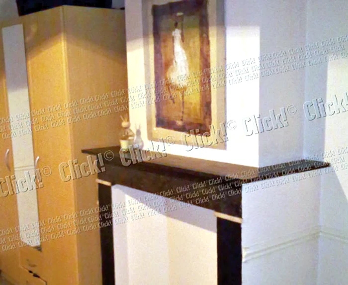 “Apartamentul are două şemineuri, ambele funcţionale, însă deconectate, căci nu le folosesc”