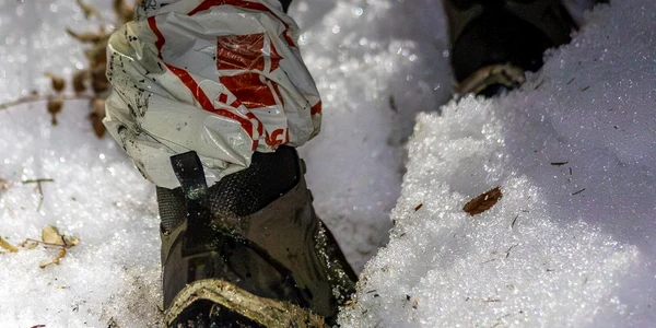 pungi in picioare pe post de parazapezi foto salvamont zarnesti jpg