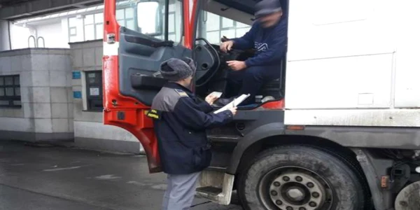 Şoferul depistat cu acte false FOTO Poliţia de Frontieră